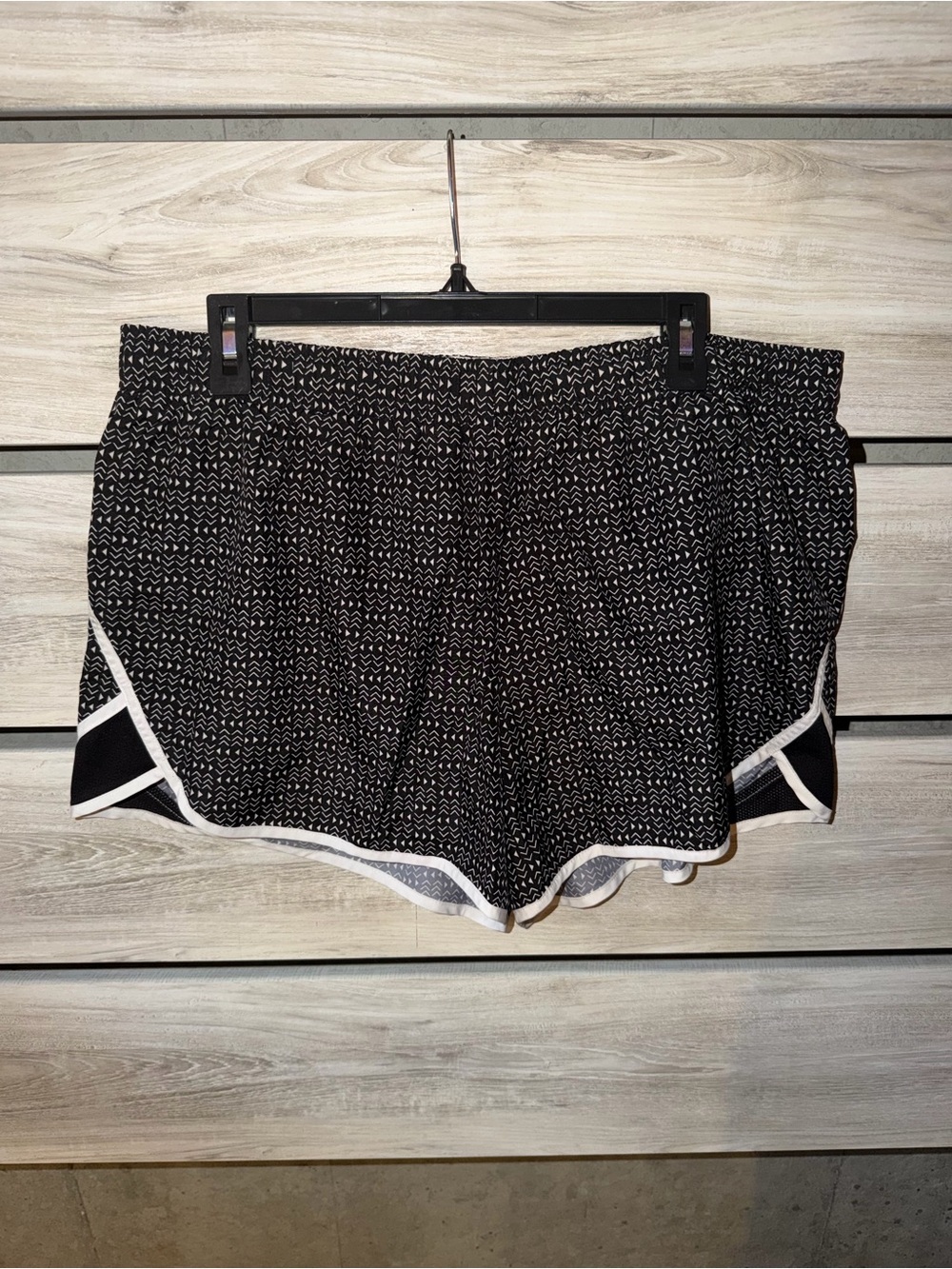 Xersion Black Patterned Athletic Shorts with White Trim